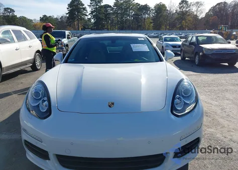 2015 Porsche Panamera E-Hybrid S z USA, uszkodzony, nr VIN WP0AD2A77FL041457